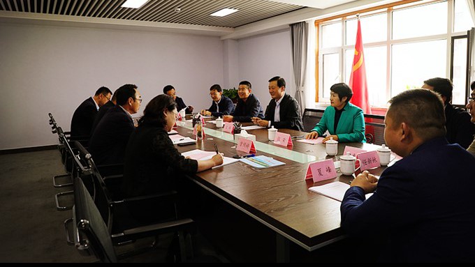 崇信县县委书记王锦一行到访365英国在线体育集团