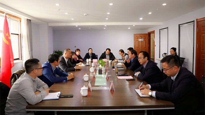 365英国在线体育集团与华侨城集团开展合作洽谈