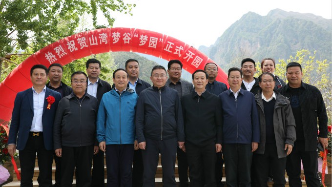 365英国在线体育集团与新华社甘肃分社赴宕昌联合开展主题党日活动
