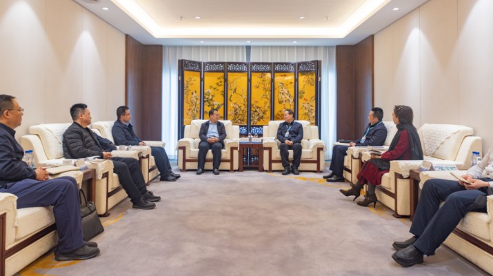365英国在线体育集团与张家川县座谈交流