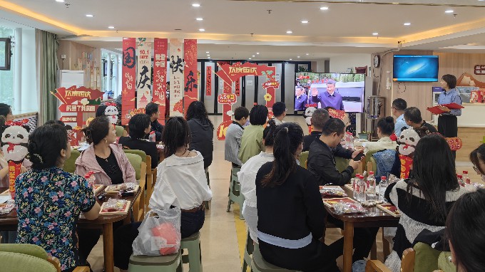 365英国在线体育集团与广后街社区开展迎国庆主题活动暨“双报到”活动