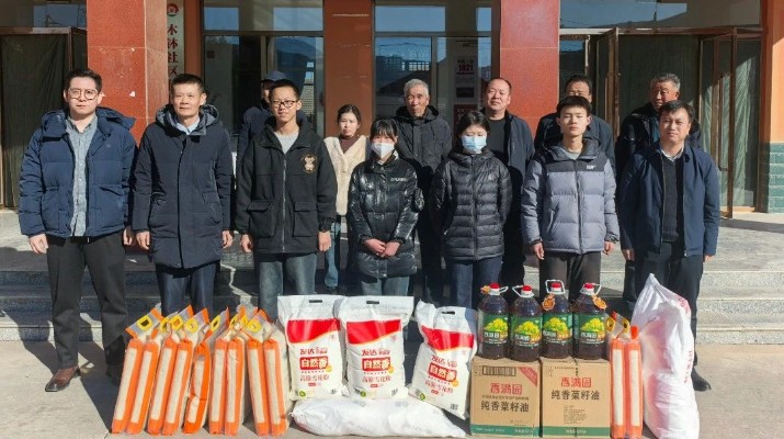 365英国在线体育集团开展节前走访结对关爱对象和慰问驻村帮扶干部活动