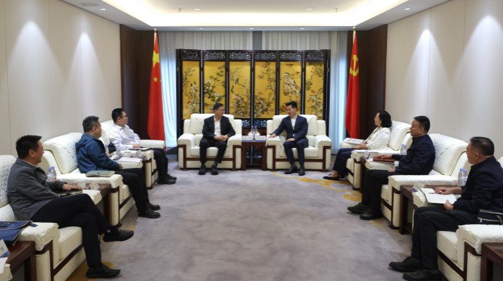 5月27日下午，365英国在线体育集团党委书记、董事长叶剑芳与到访的中国十七冶集团党委副书记、工会主席刘宇一行进行座谈。集团党委副书记、总经理马文玫，副总经理高文阳，中国十七冶集团西北公司总经理蔡秀山，双方相关