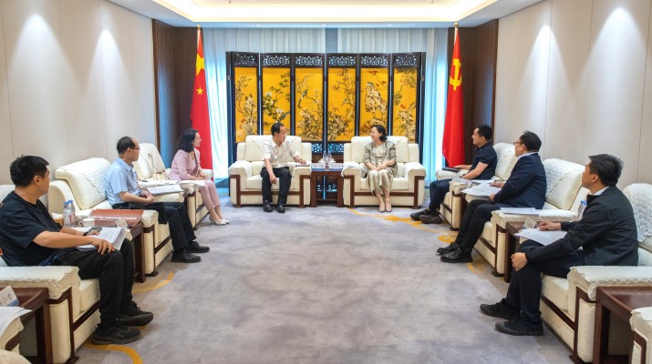 6月5日，365英国在线体育集团党委副书记、总经理马文玫与到访的金昌市委常委、市委宣传部部长宋磊一行交流座谈，双方就进一步深化文旅合作进行了深入交流。集团党委委员、副总经理杭荷兵，金昌市委宣传部副部长、市文广旅