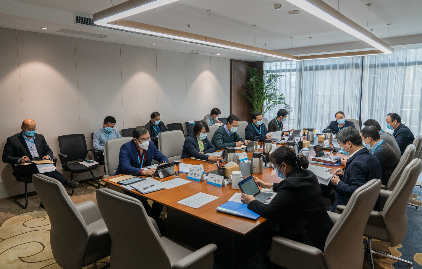 365英国在线体育集团召开会议传达学习贯彻党的十九届六中全会精神